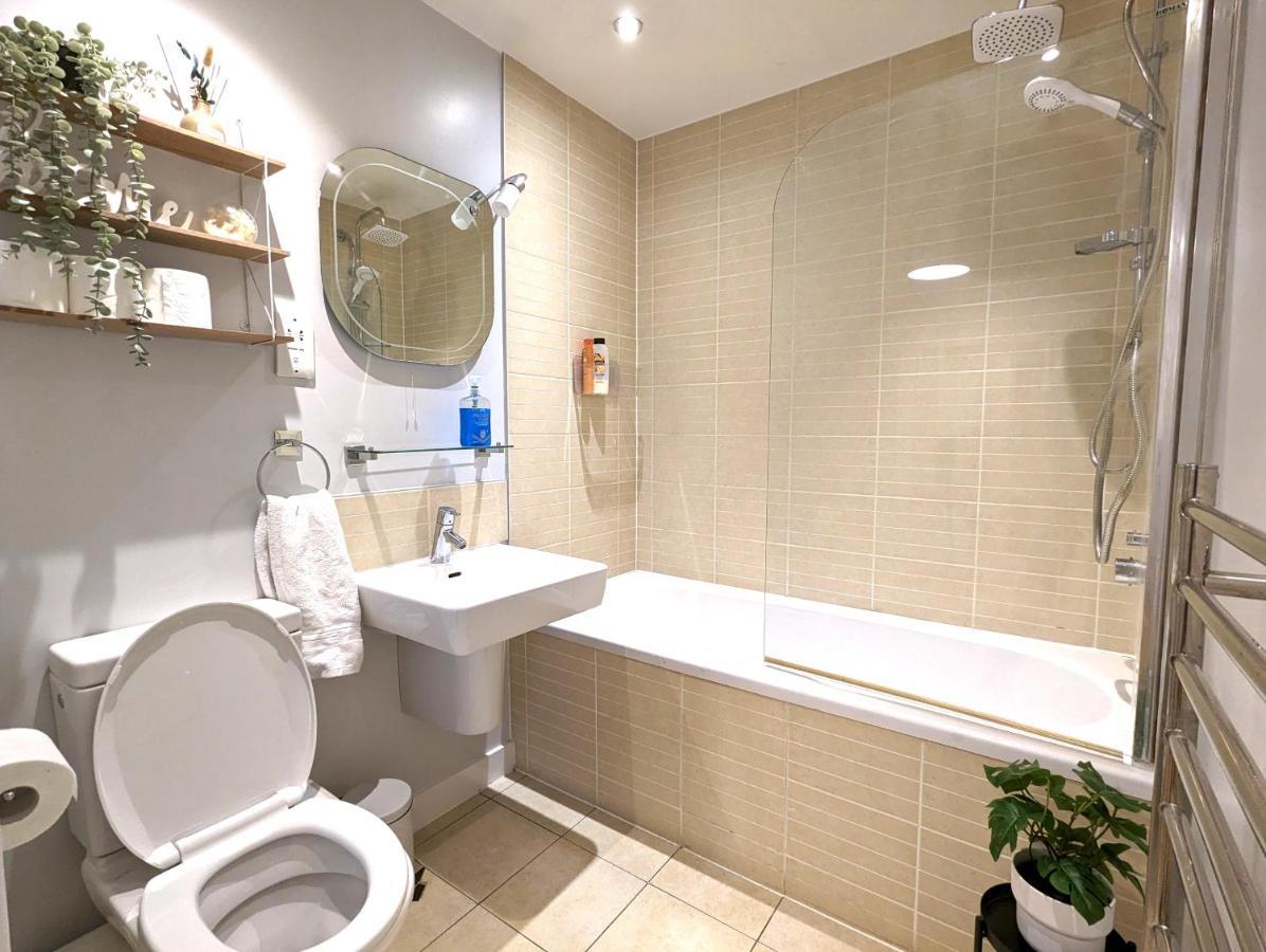 City Centre Morden 1-Bedroom Apt Near Dock Λίβερπουλ Εξωτερικό φωτογραφία