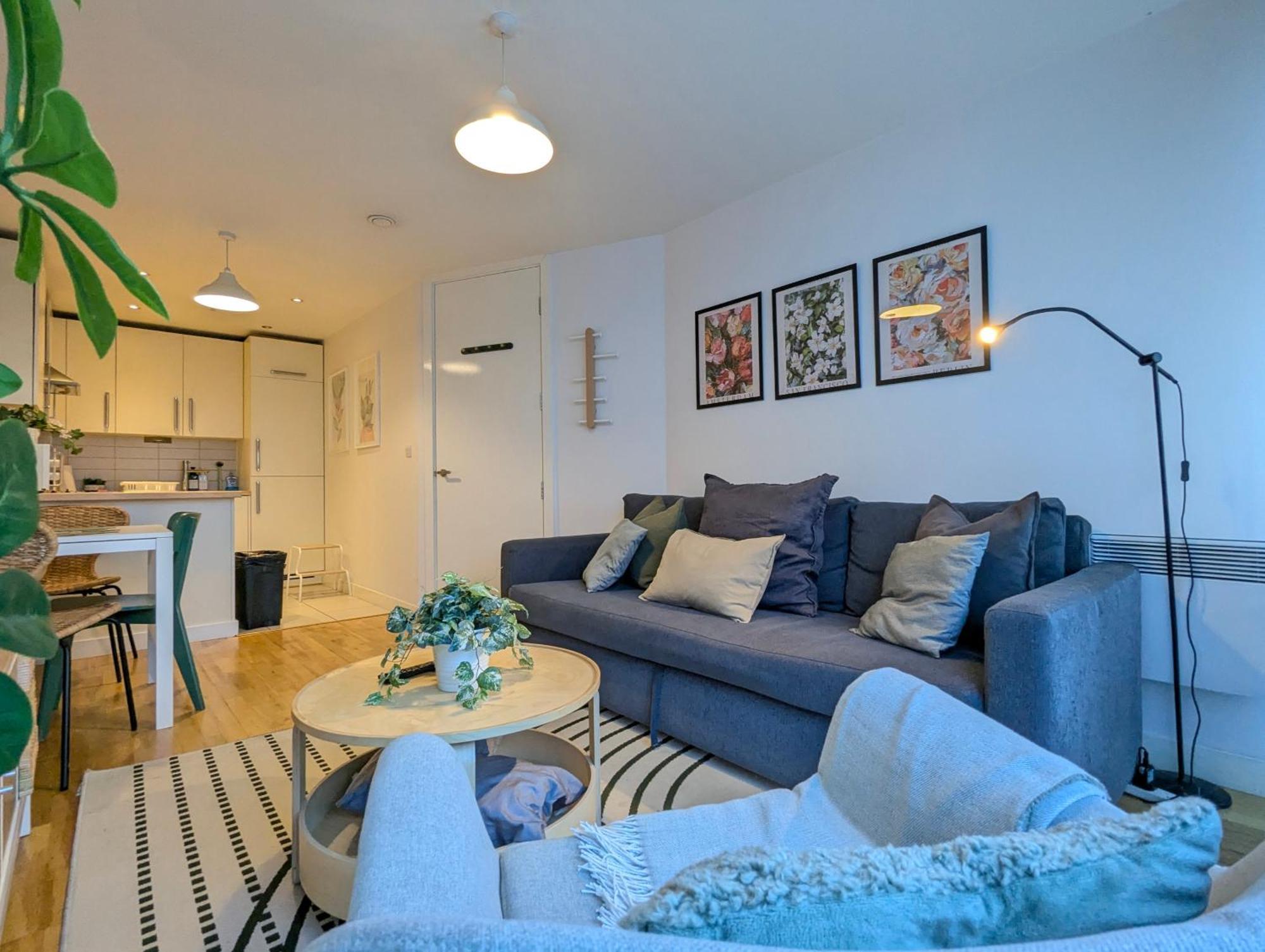 City Centre Morden 1-Bedroom Apt Near Dock Λίβερπουλ Εξωτερικό φωτογραφία