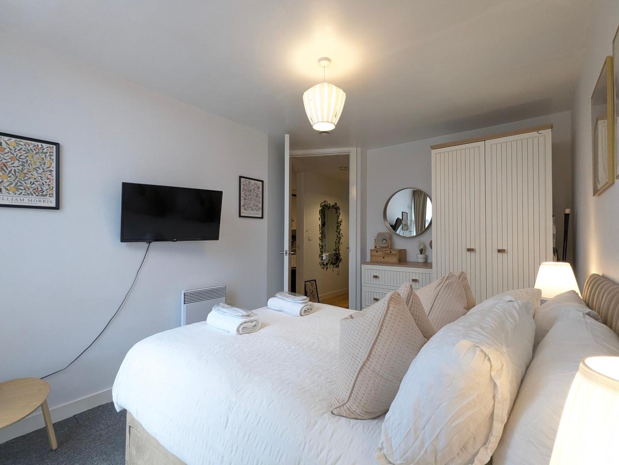 City Centre Morden 1-Bedroom Apt Near Dock Λίβερπουλ Εξωτερικό φωτογραφία