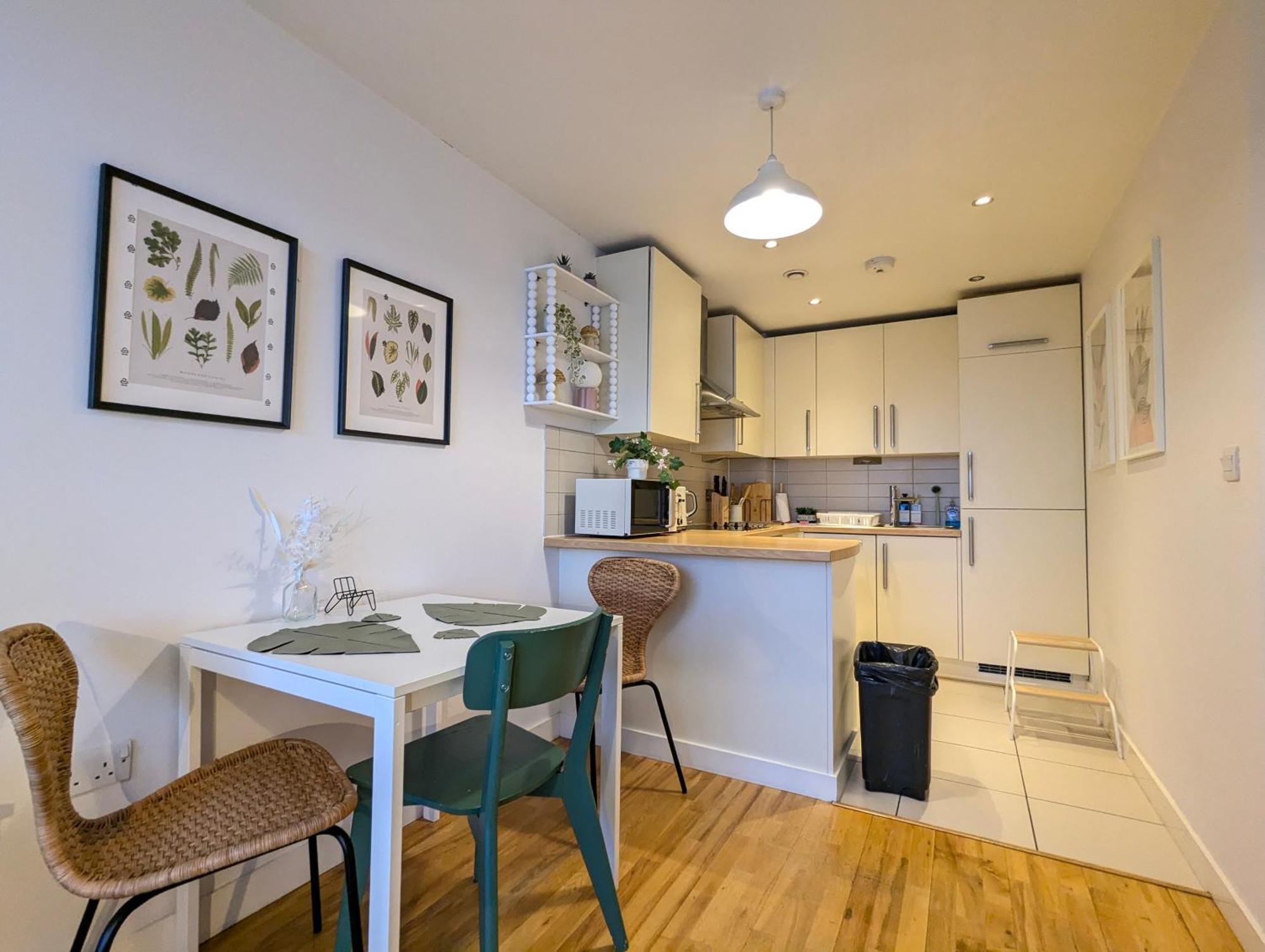City Centre Morden 1-Bedroom Apt Near Dock Λίβερπουλ Εξωτερικό φωτογραφία